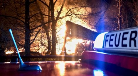 Nächtliches Feuer ruft Brandschützer auf den Plan