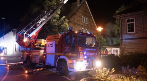Gebäudebrand in der Innenstadt fordert Uelzener Brandschützer