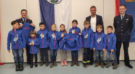 Überraschung für die Kinderfeuerwehren beim Jahresrückblick in Uelzen
