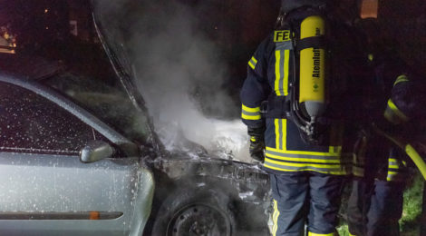 PKW Brand fordert die Wehren Molzen und Uelzen