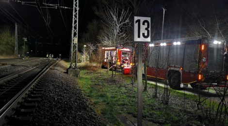 042. Hilfeleistung - - Person vor Zug - Anforderung ausleuchten Gleisanlage